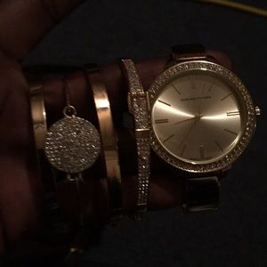 ADRIENNE VITTADINI wacth and braclet set.